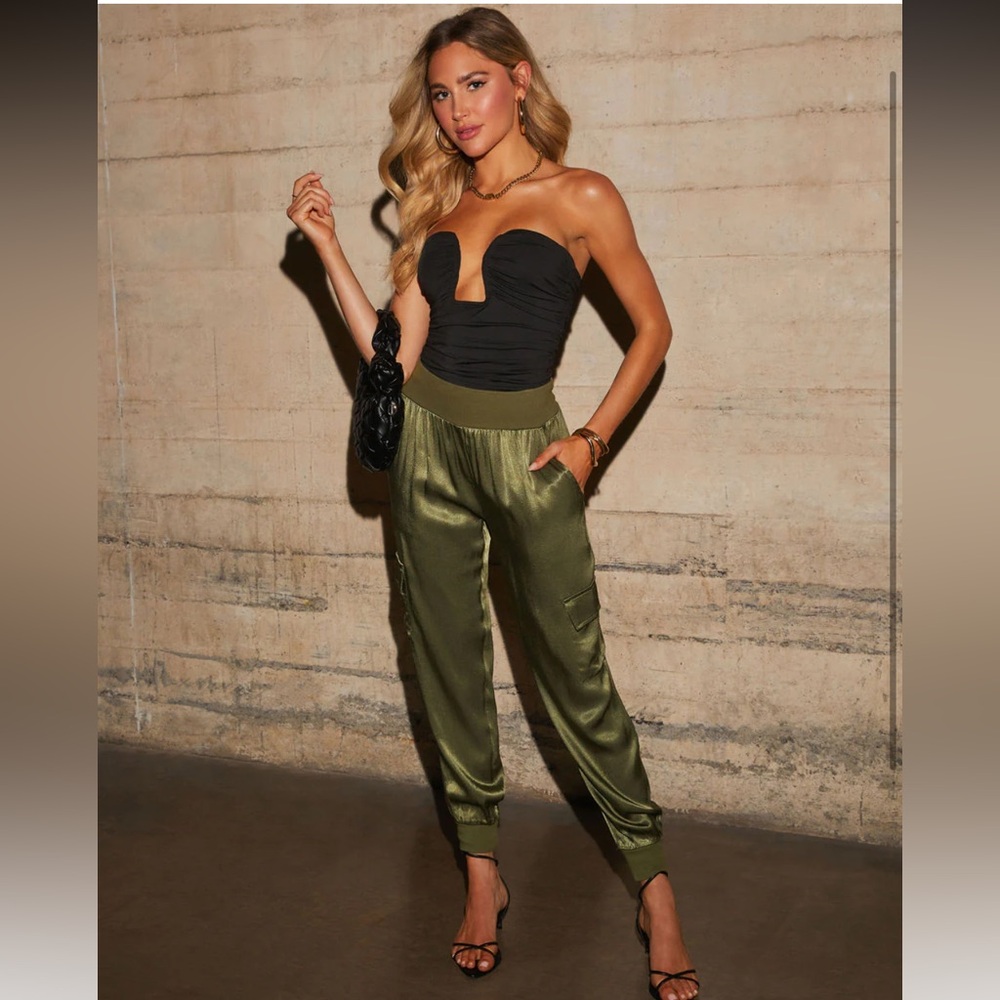 New Vici Luxe Look Satin Pocketed Joggers - Olive size Medium M